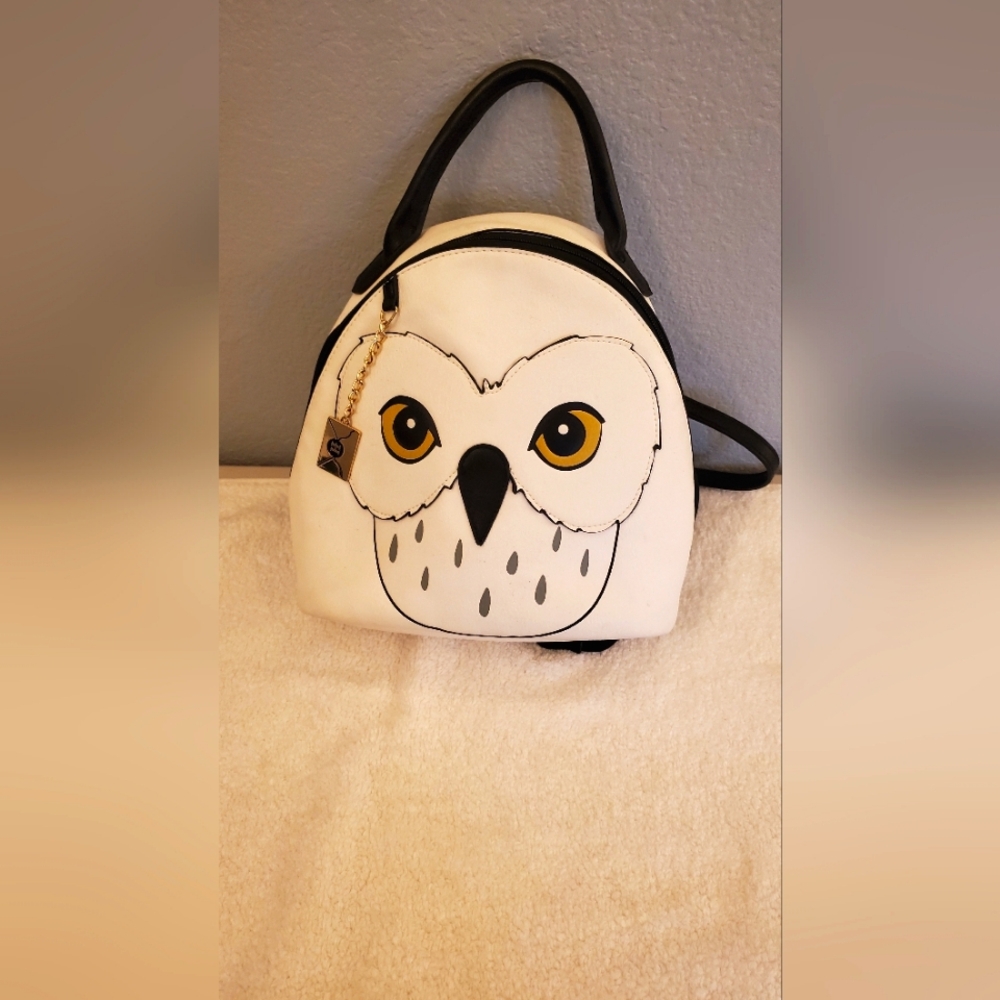 White Harry Pktter Hedwig back pack purse